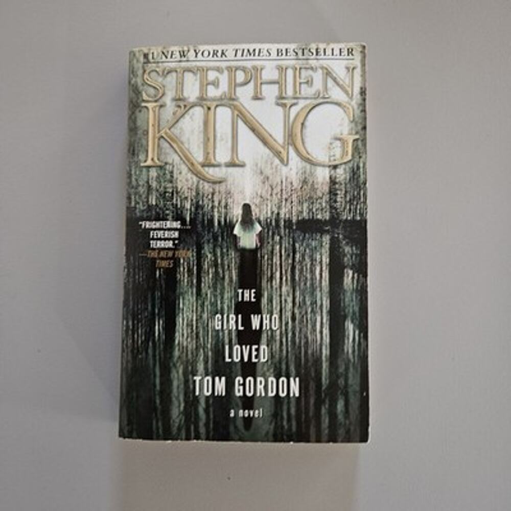 The Girl Who Loved Tom Gordon - Stephen King - Paperback Book - Horror Thriller